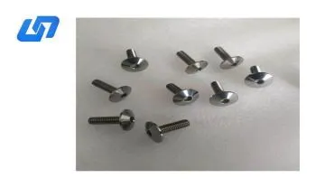 TITÁNOVÉ SKRUTKY S TITÁNOVOU HLAVOU SO ZÁSUVKOU ISO7380